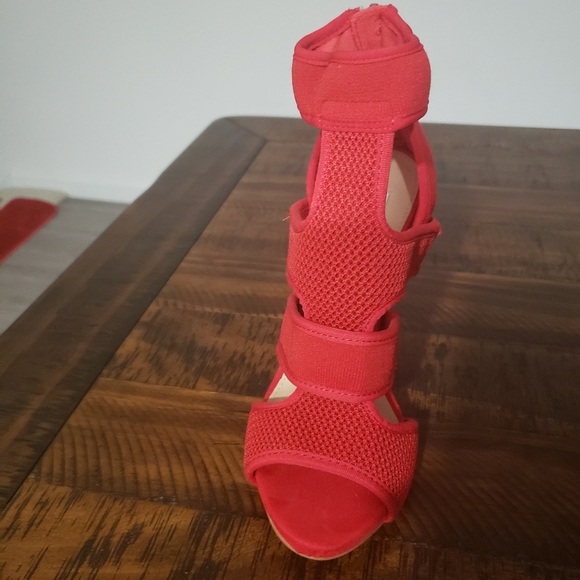 Steve Madden red heels size 8 and 6 - Picture 2 of 14